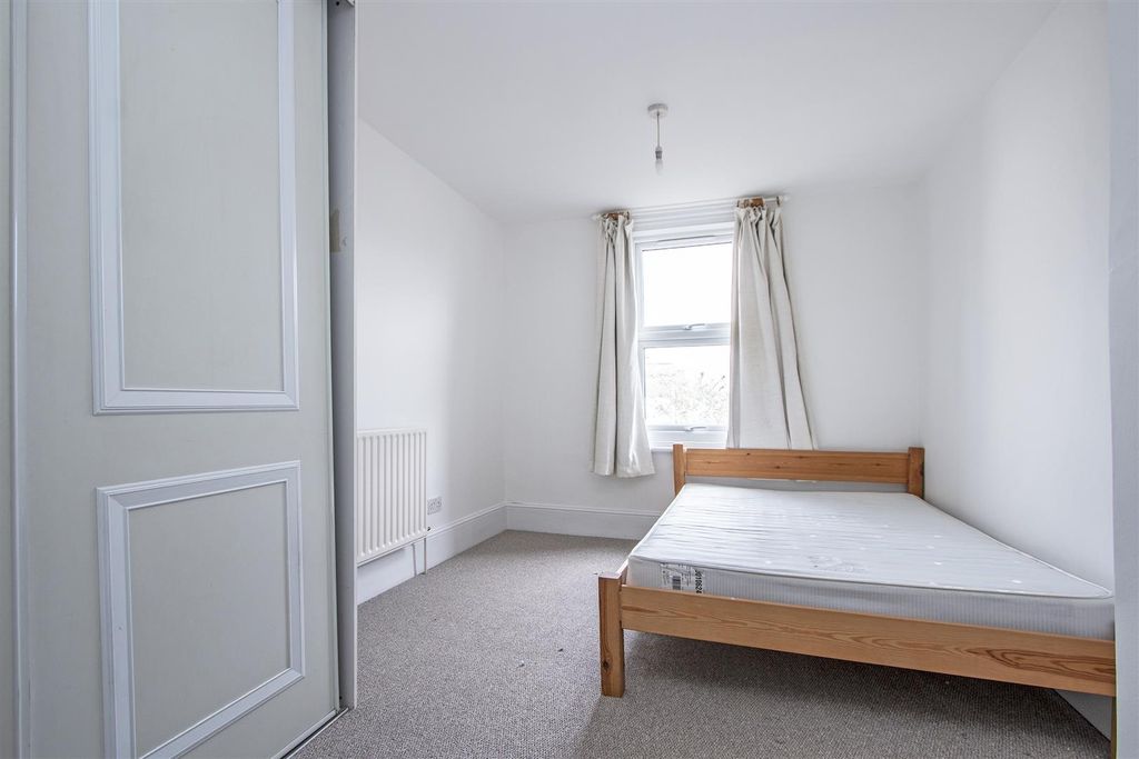 Property photo 3 of 6 194A Trinity Road Bedroom v2.Jpg