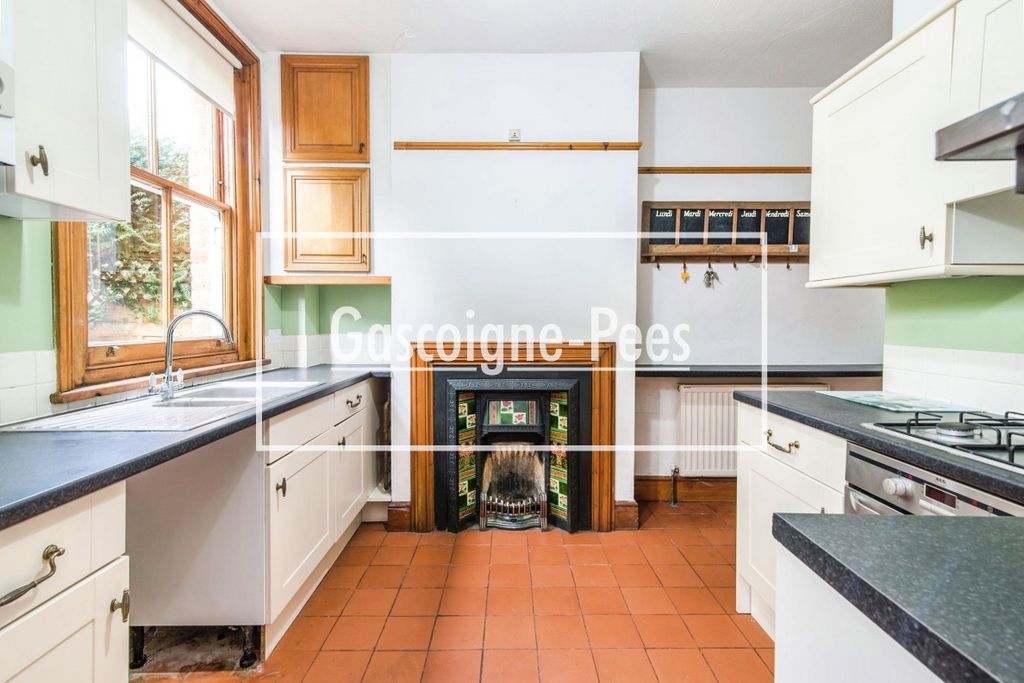 Property photo 2 of 9