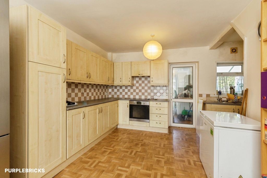 Property photo 2 of 21