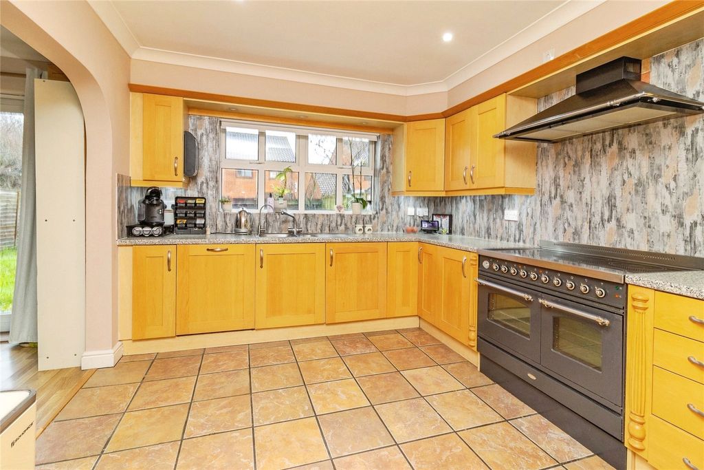 Property photo 3 of 22 Picture No. 27