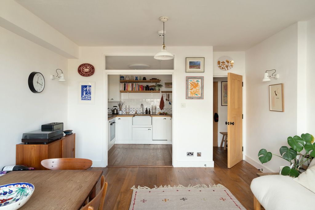 Property photo 3 of 21 241550 - Dundee-Wharf-15.Jpg