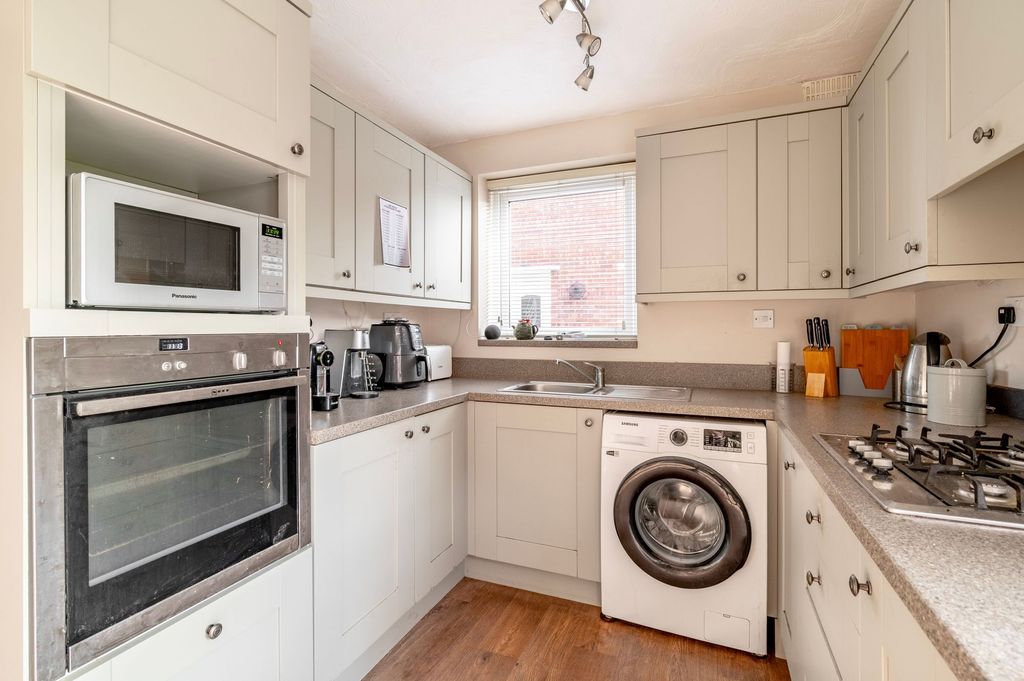 Property photo 2 of 16