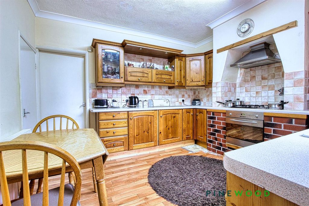Property photo 2 of 16 Kitchen Diner