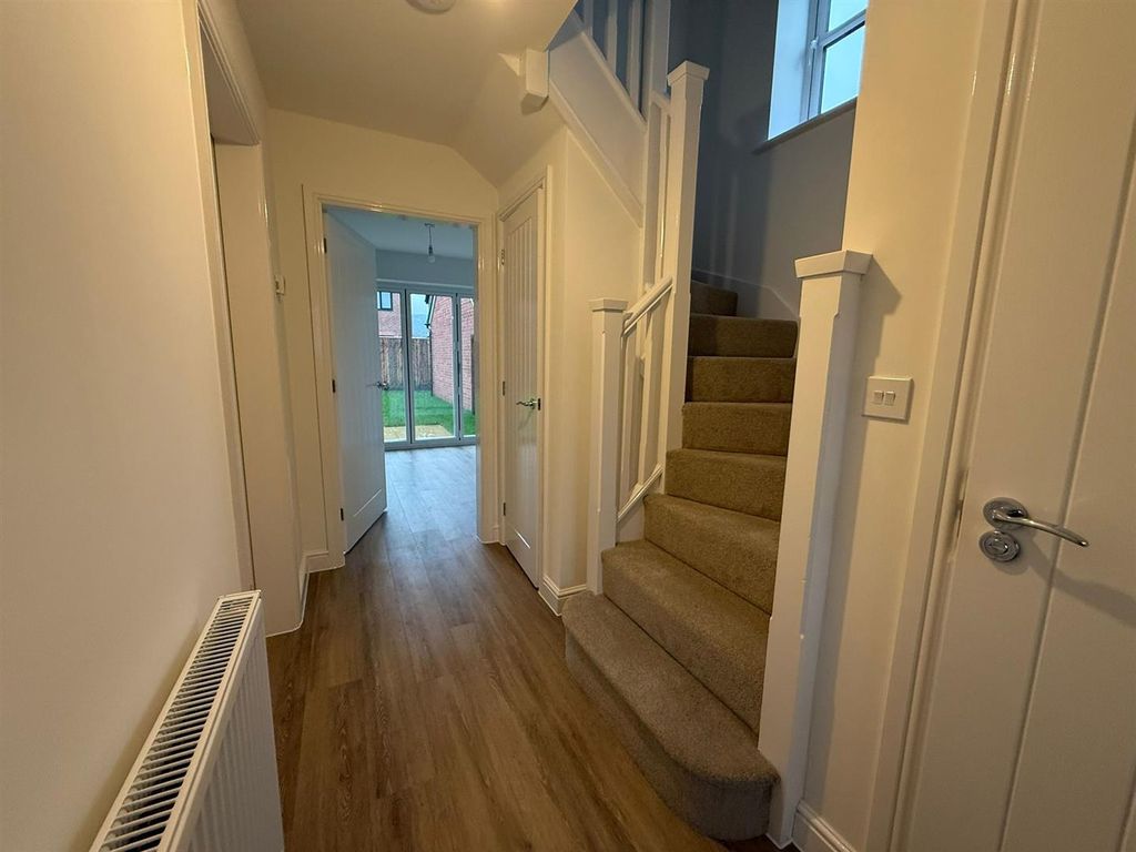 Property photo 3 of 18 Hallway.Jpg
