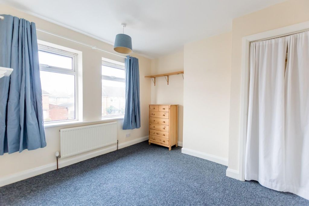 Property photo 3 of 9 Lucas Avenue (86) Master.Jpg