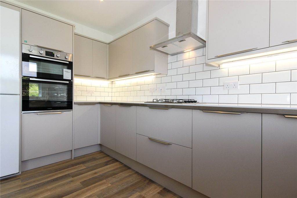 Property photo 2 of 12 Picture No. 04