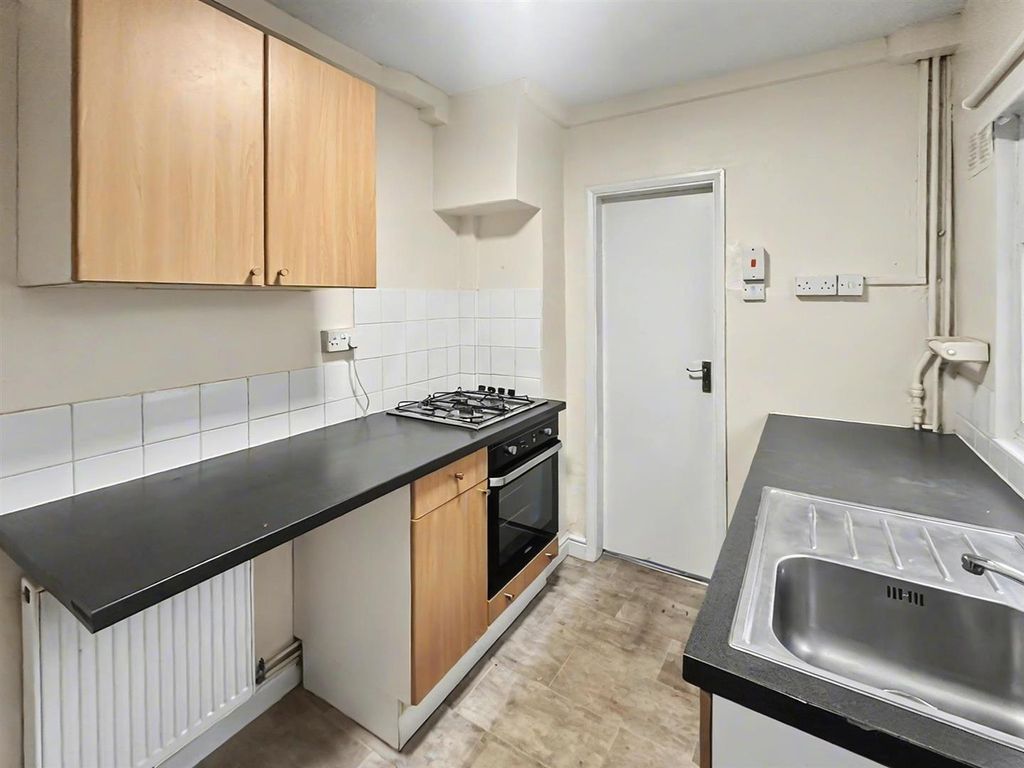 Property photo 2 of 10 Kitchen