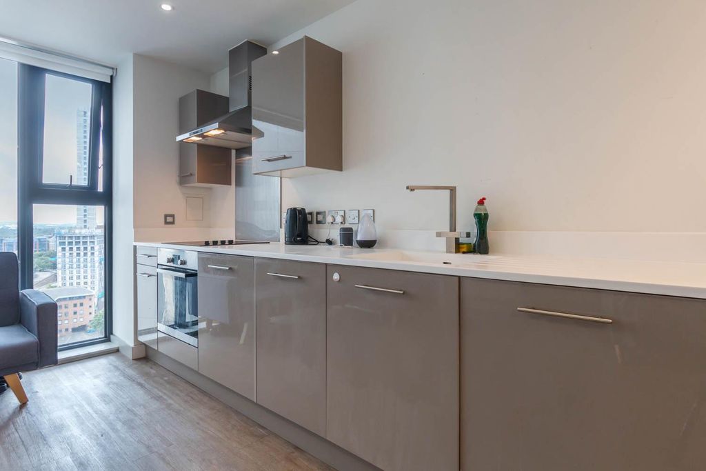 Property photo 3 of 6 Kitchen