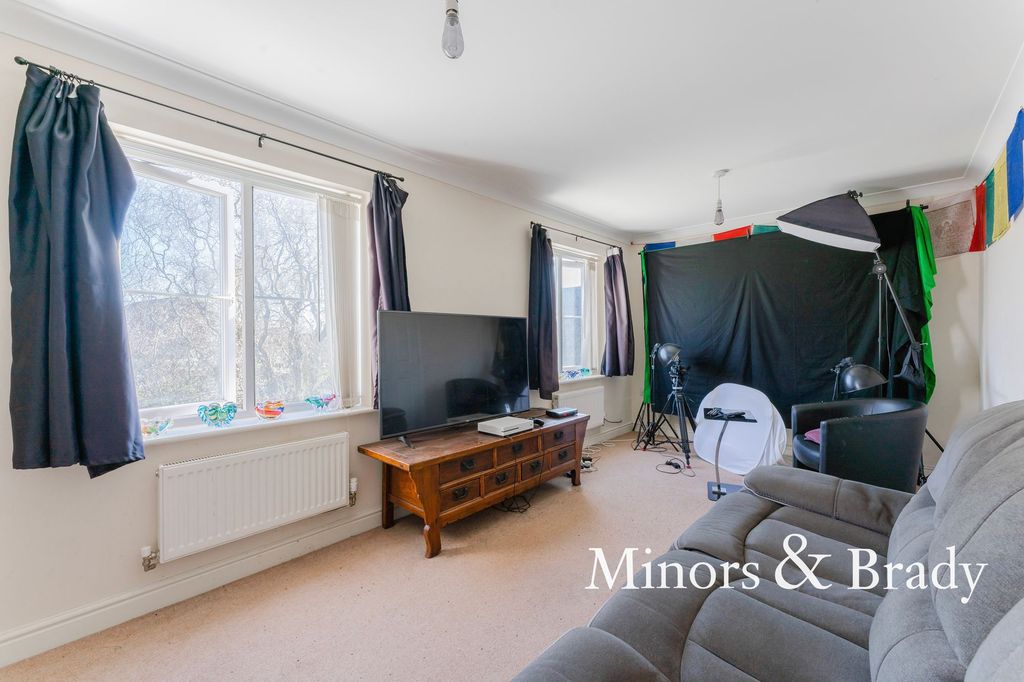 Property photo 3 of 14