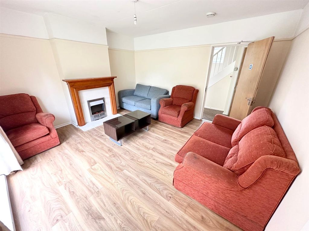 Property photo 2 of 22 Livi.Jpg