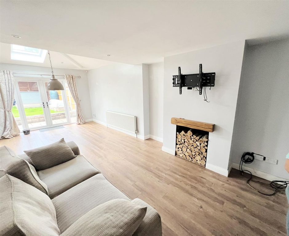 Property photo 2 of 8 Sitting Room