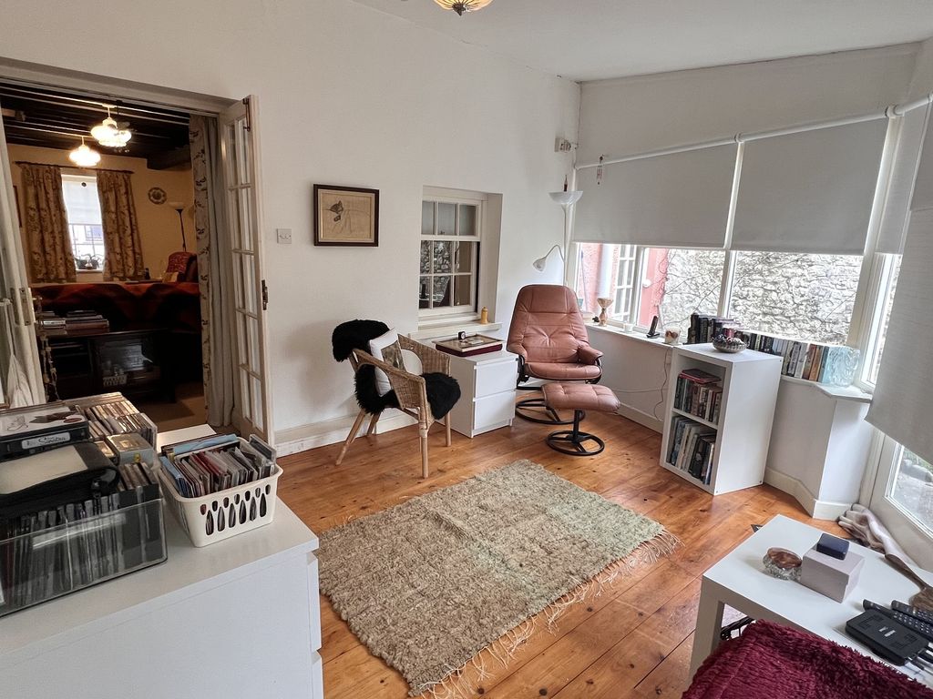 Property photo 3 of 14 Sitting Room