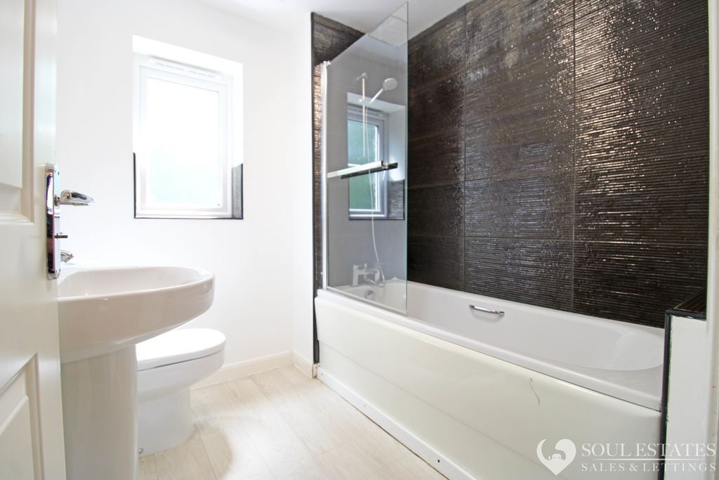 Property photo 3 of 25 Bathroom