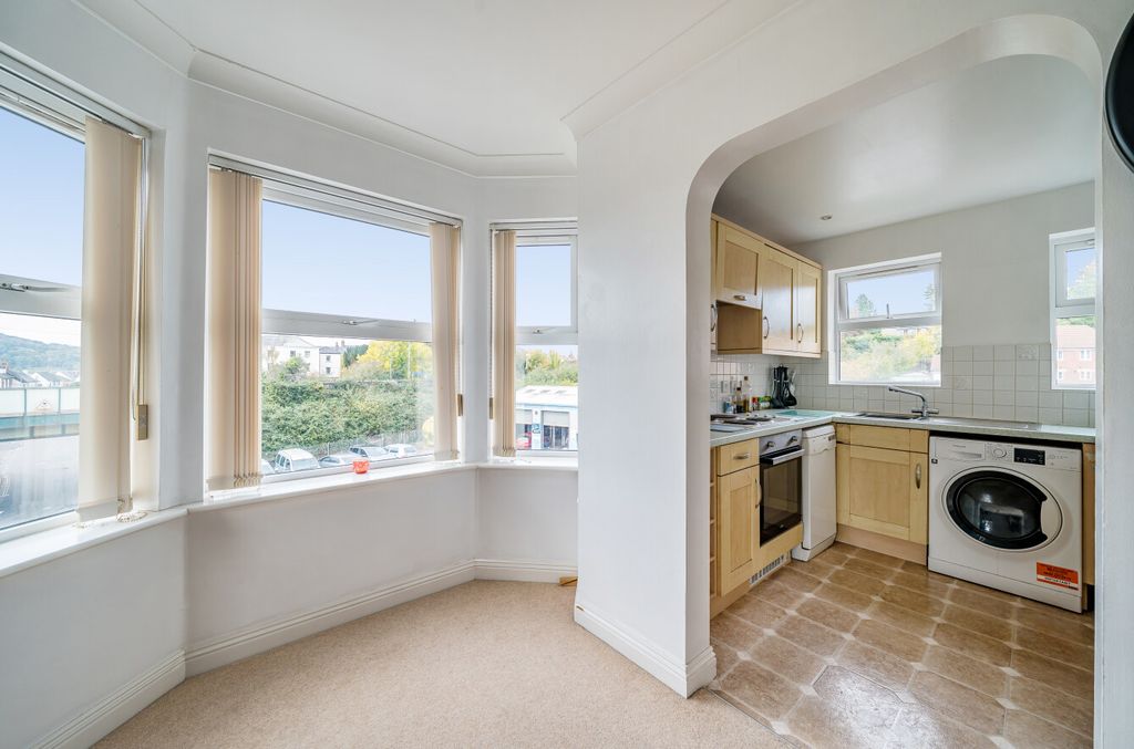 Property photo 3 of 19 Living Room/Kitchen