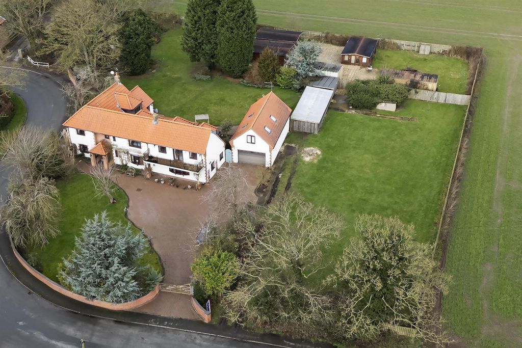 Property photo 2 of 39 Location