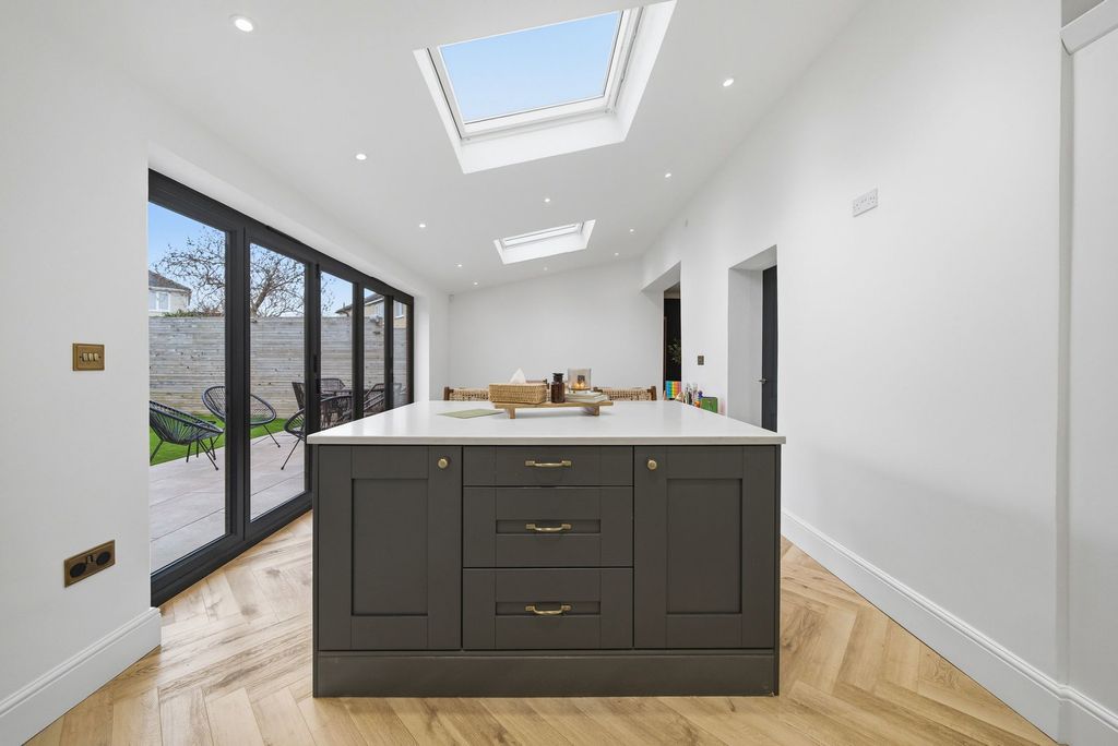 Property photo 3 of 63