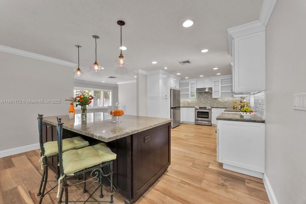 Property photo 3 of 42 <Alttext/>