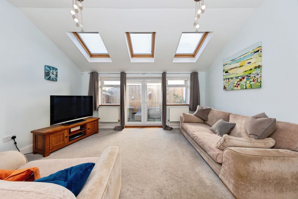 Property photo 2 of 28 Pbox-Img.Jpg