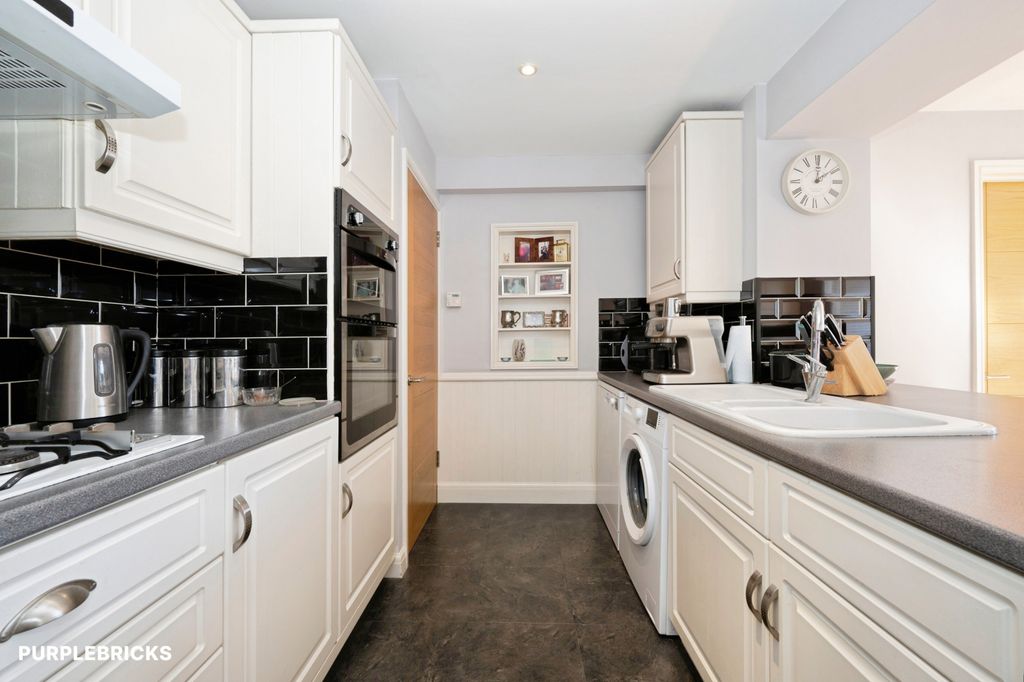 Property photo 2 of 43
