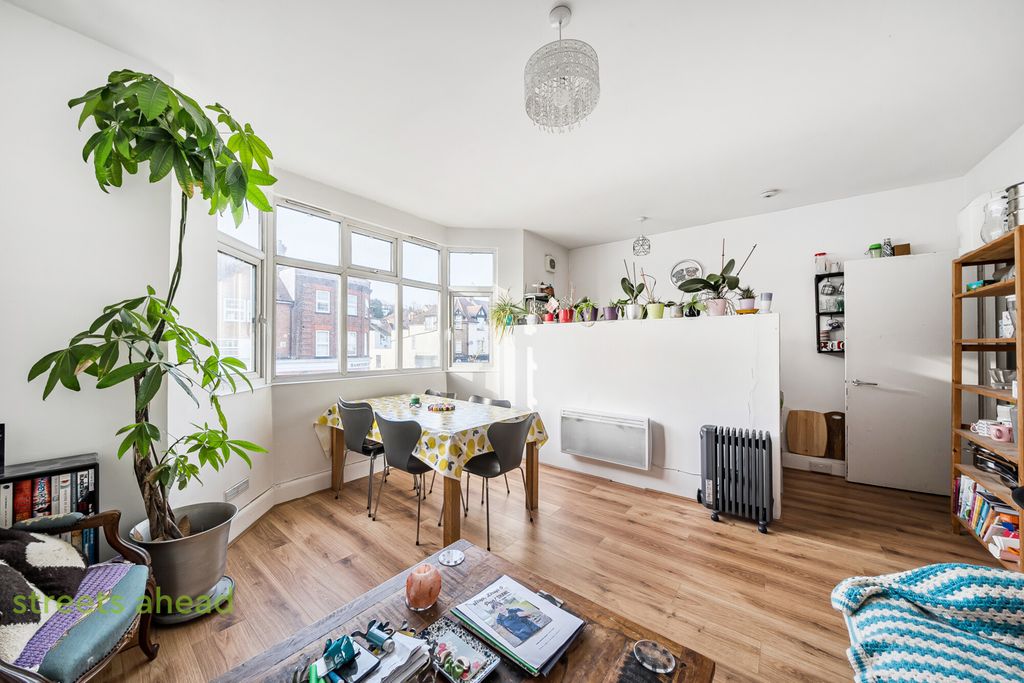 Property photo 2 of 11 08811552-5Ed5-463...