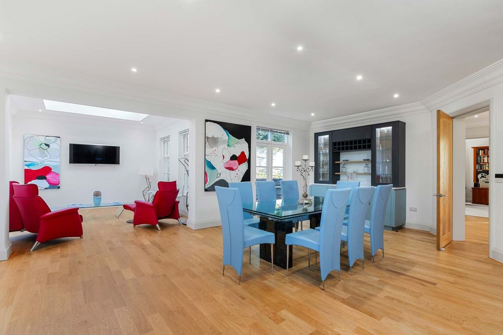 Property photo 3 of 27 Kitchen & Snug