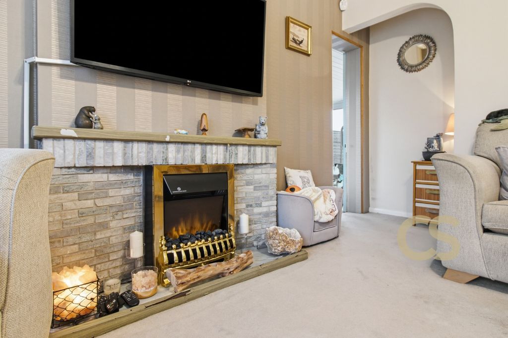 Property photo 3 of 10 4987406