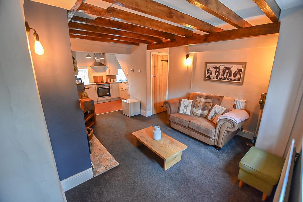 Property photo 2 of 8