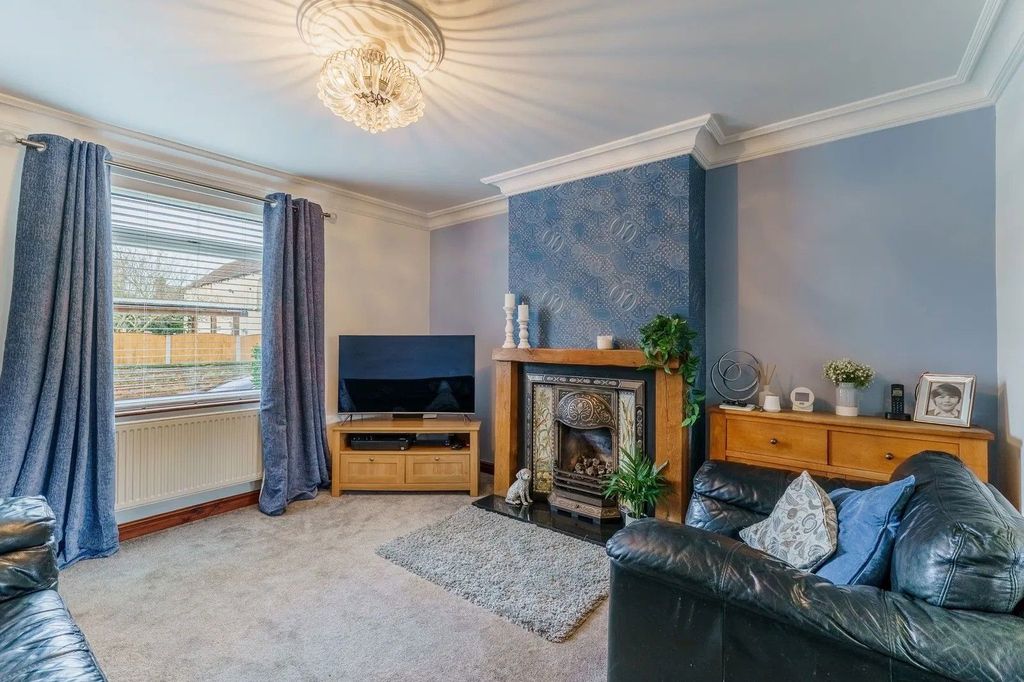 Property photo 3 of 33