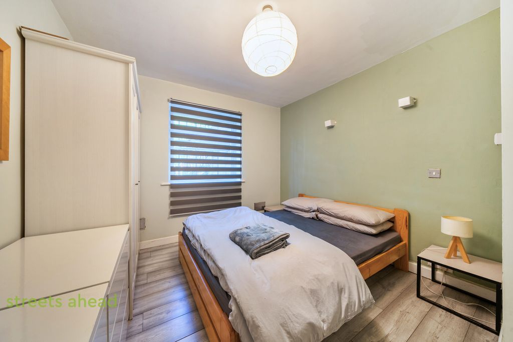 Property photo 3 of 12 39d14B94-E7c0-4A0...