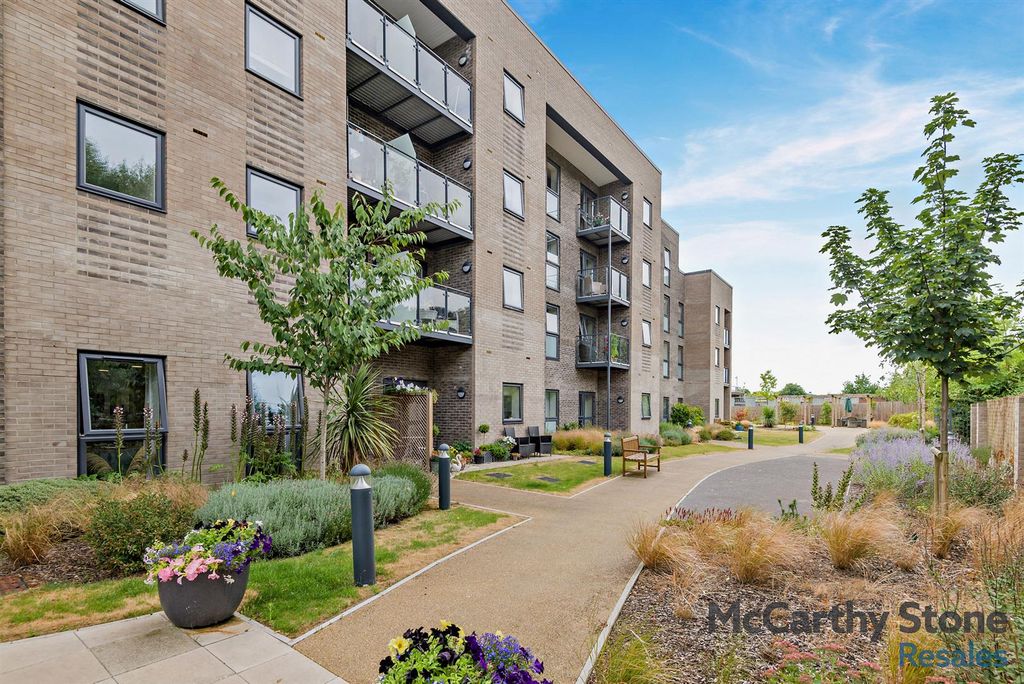 Property photo 1 of 16 Communal Gardens