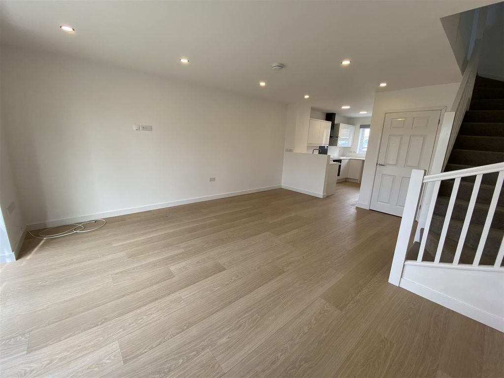 Property photo 2 of 20 Living Room