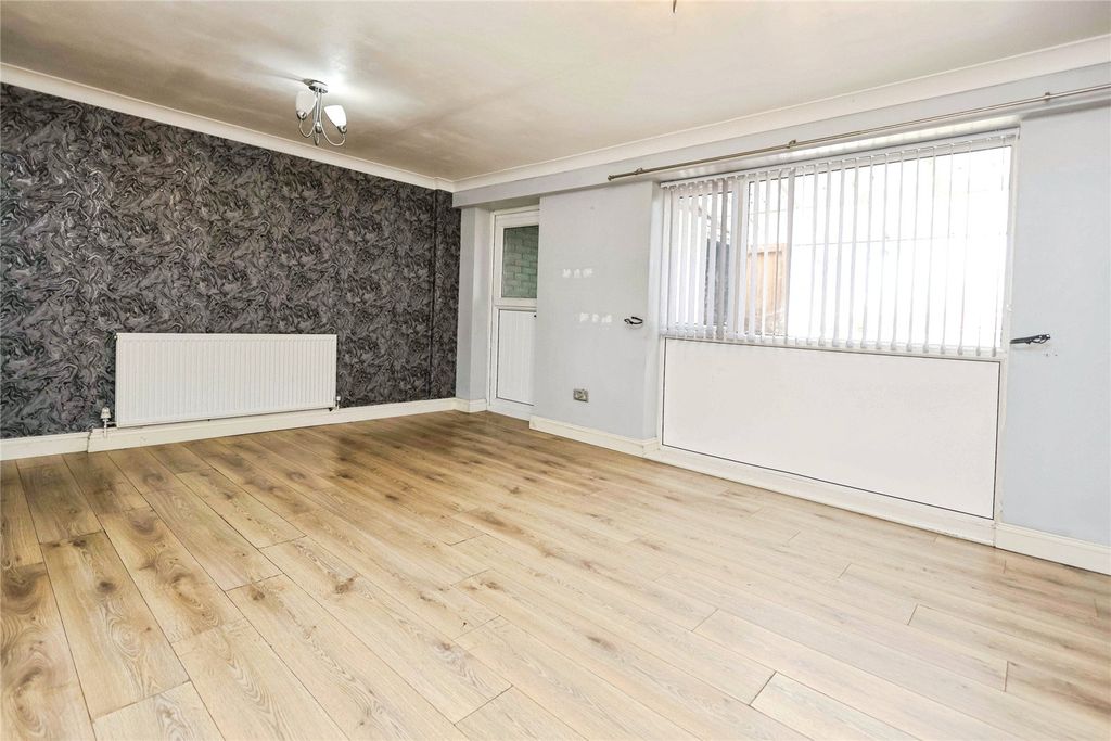 Property photo 3 of 14 Picture No. 32