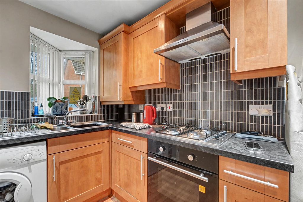 Property photo 3 of 12 Kitchen (3).Jpeg