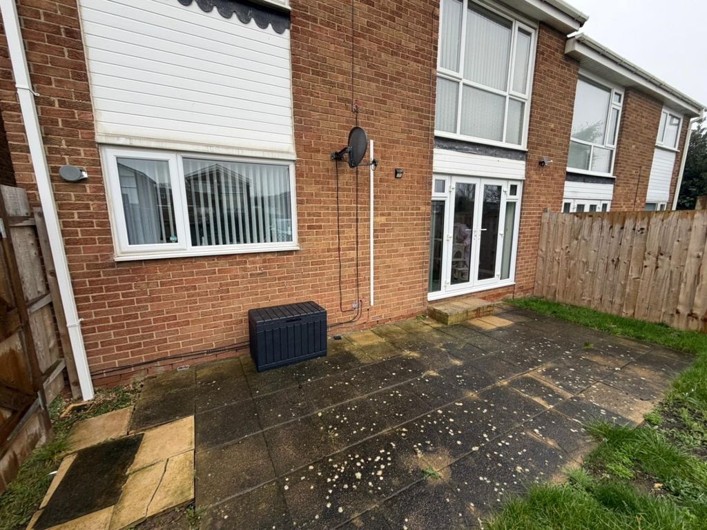 Property photo 3 of 14 Back 3