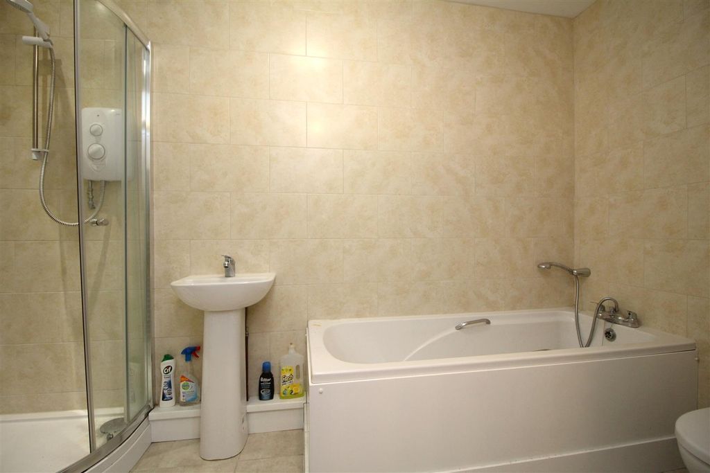 Property photo 2 of 11 Bathroom 1 .Jpg