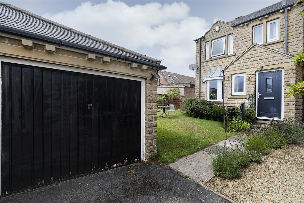 Property photo 1 of 32