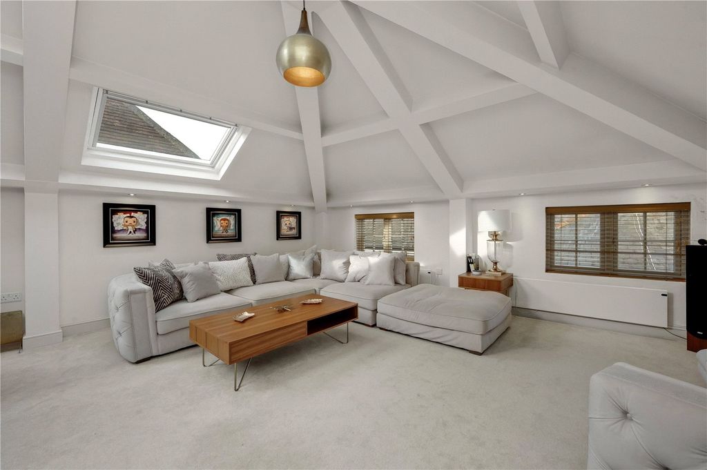 Property photo 3 of 14 Sitting Room