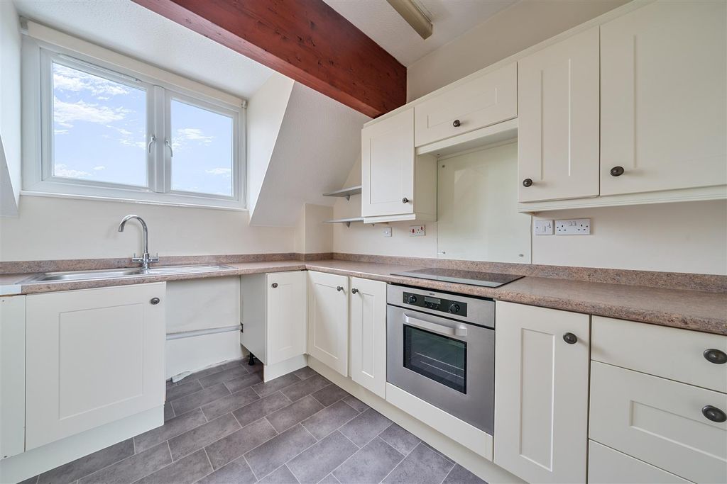 Property photo 2 of 12 Kitchen