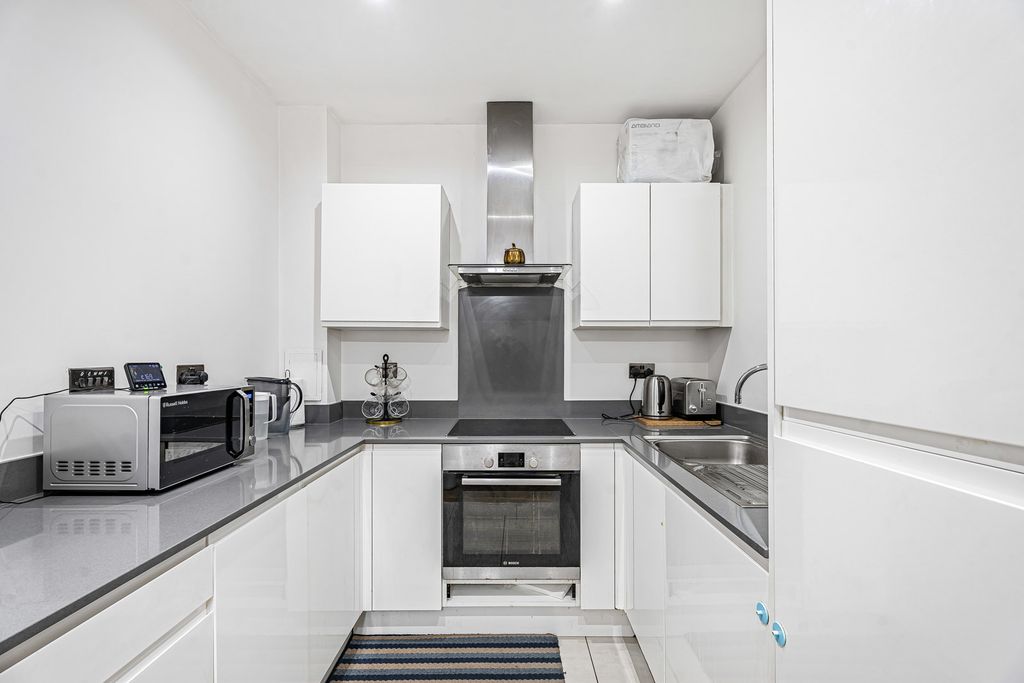 Property photo 3 of 18 Reception/Kitchen