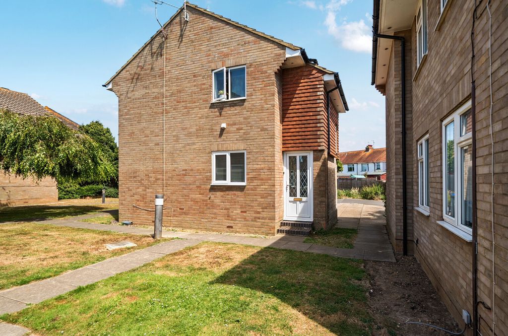 Property photo 1 of 7 External