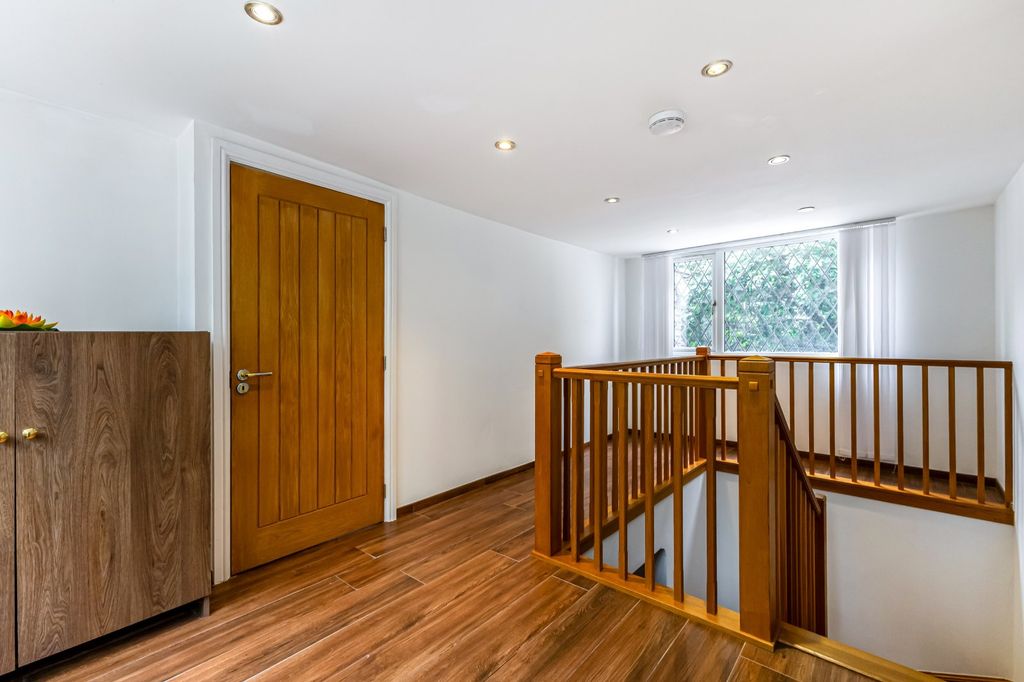 Property photo 2 of 14 Picture No. 02