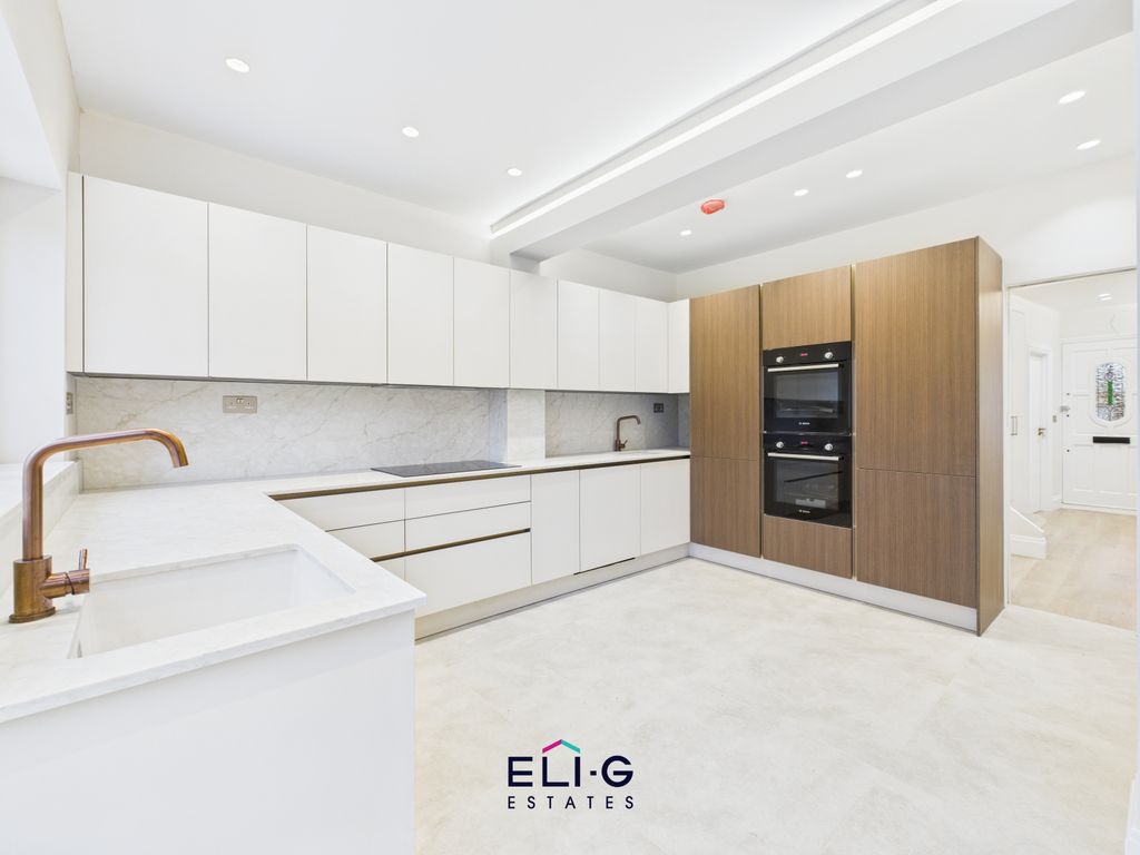 Property photo 3 of 21 Gallery