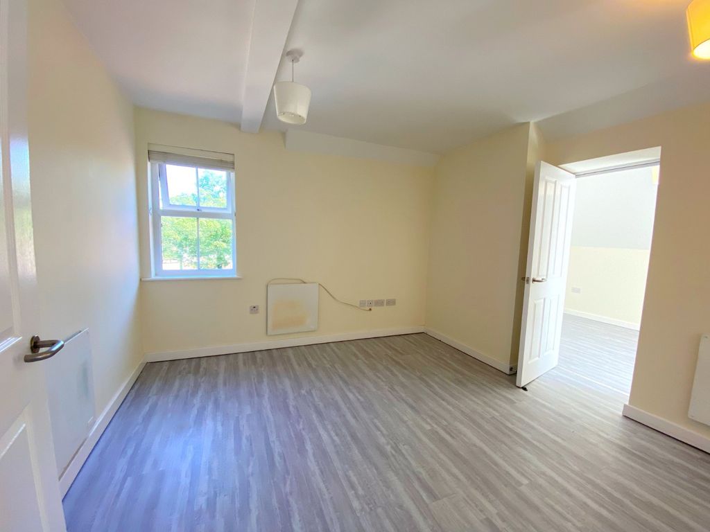 Property photo 3 of 6 Living Area