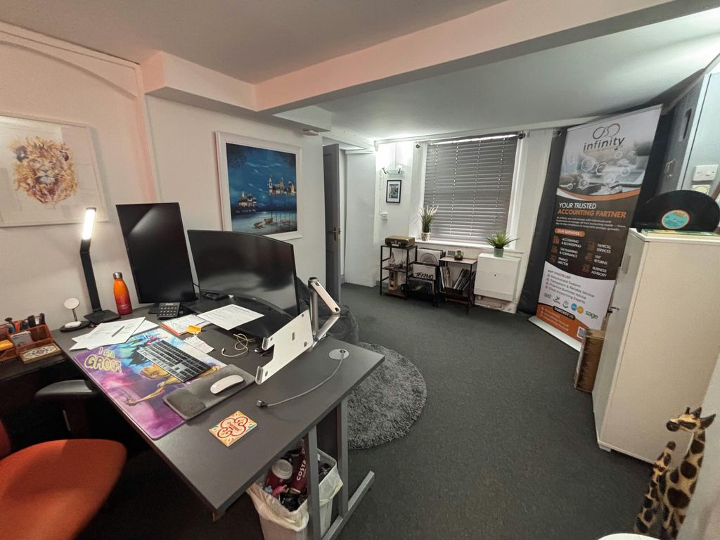 Property photo 2 of 6 29-31 High Street Fordingbridge -11.Jpg