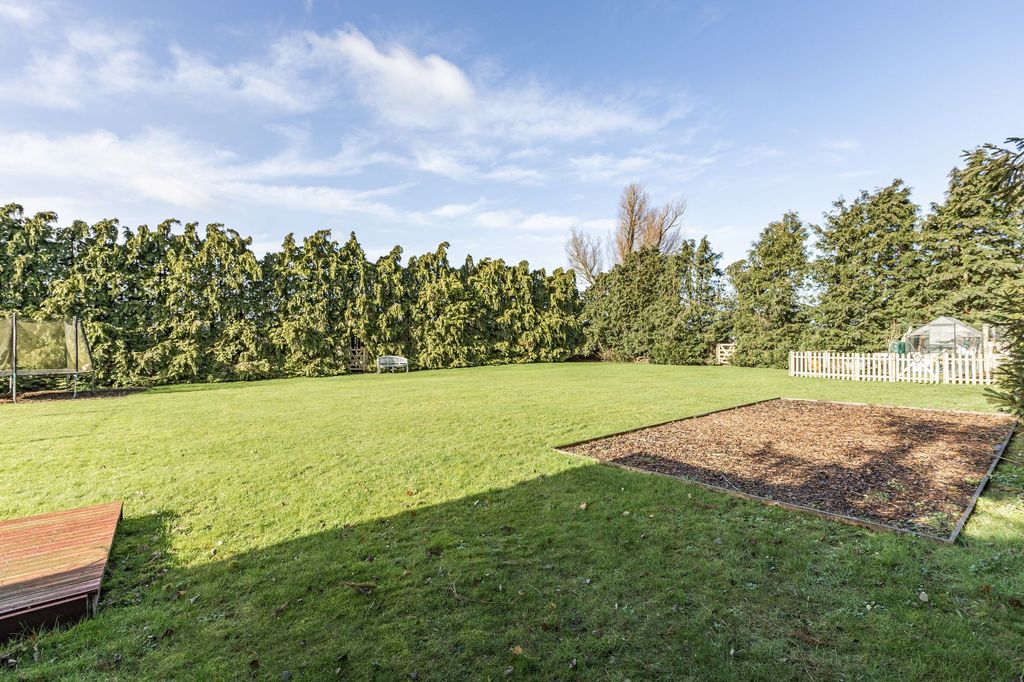 Property photo 2 of 28