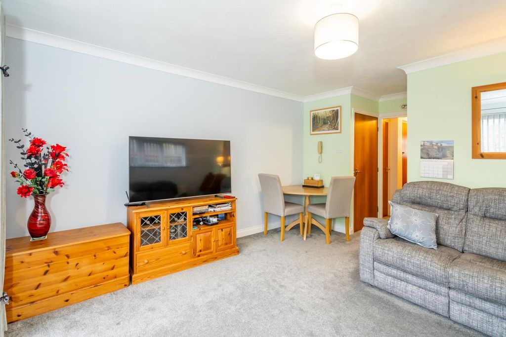 Property photo 3 of 10 Lounge Diner (2).Jpg