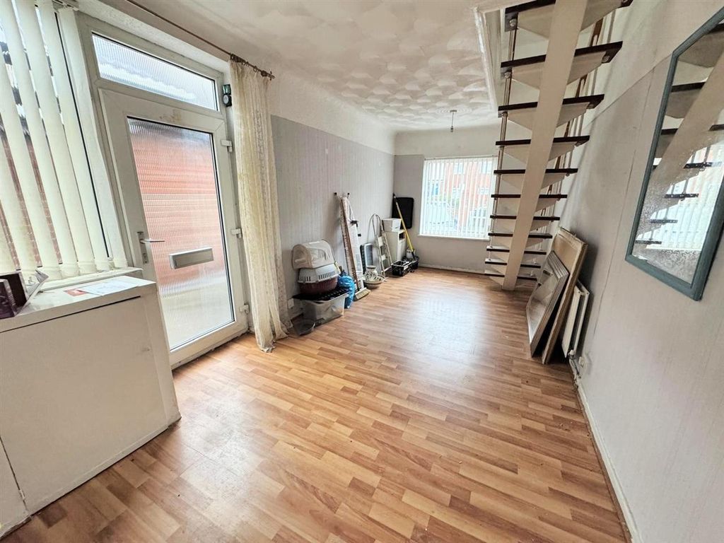 Property photo 2 of 13 Entrance Hall