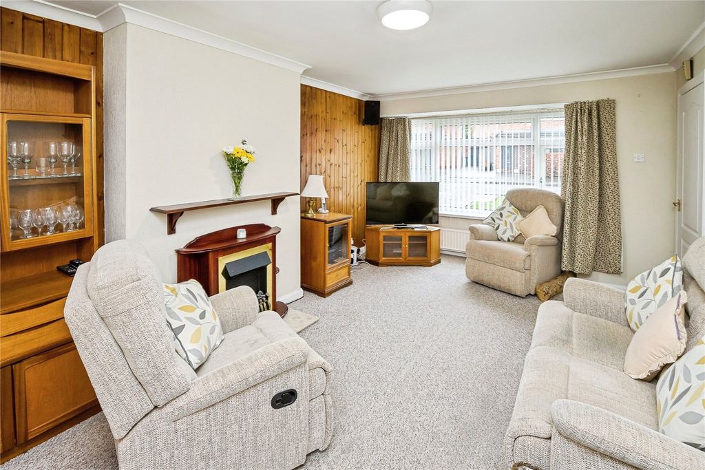 Property photo 2 of 21 Living/ Dining Room