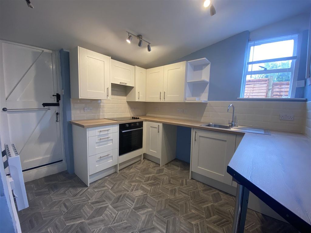 Property photo 2 of 7 Kitchen