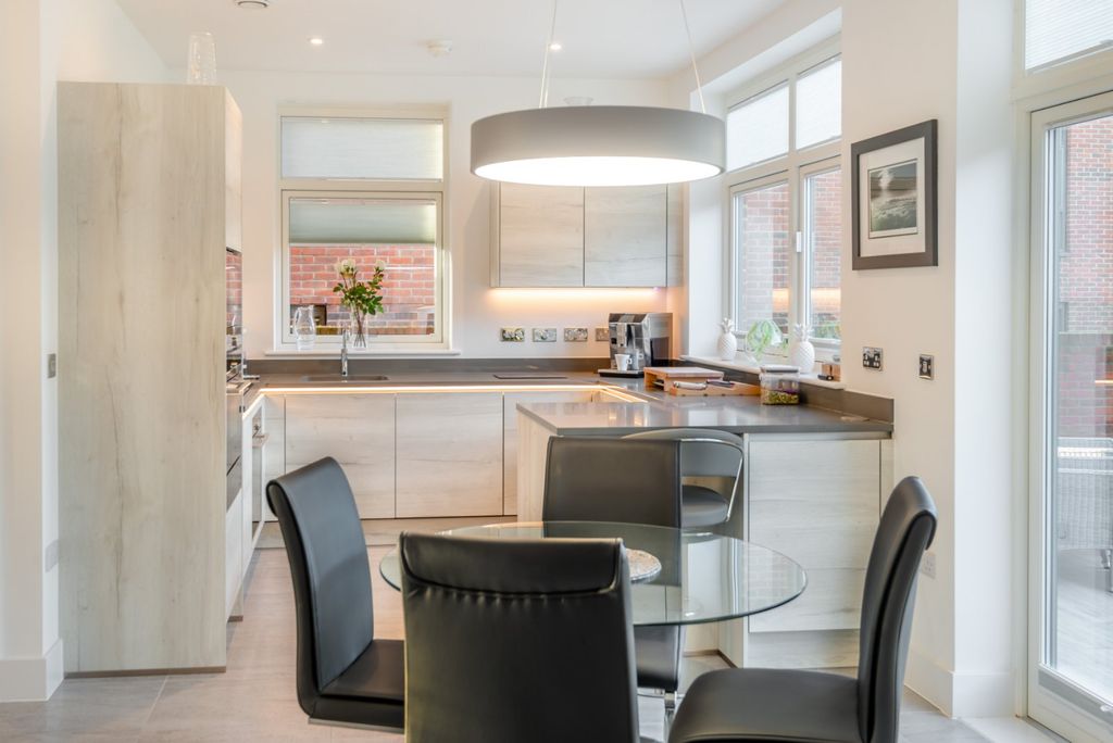 Property photo 3 of 16 Kitchen Dining Area